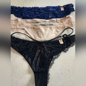Size M - New ETAM Elegant Lace Women's Panty Set - Black, Navy, Cream